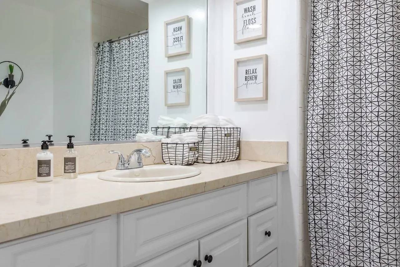 Spacious Guest Studio With Private Entry Los Angeles Apartment